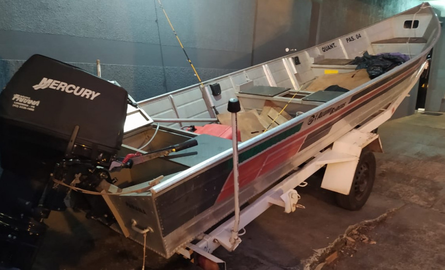 Barco com droga apreendida