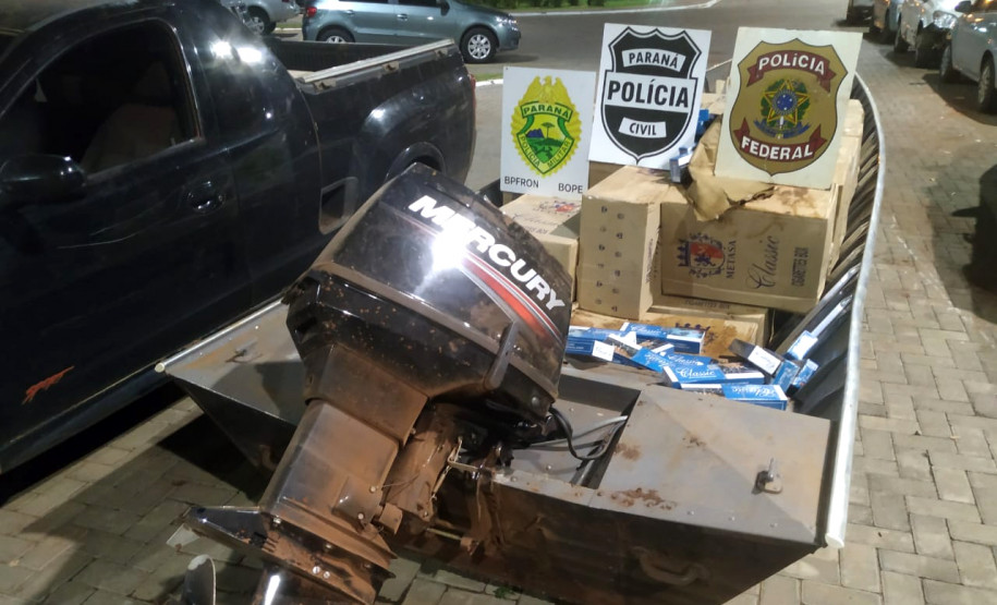 Veículo e barco com produtos apreendidos