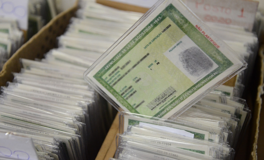 Diversos RG's agrupados em caixas