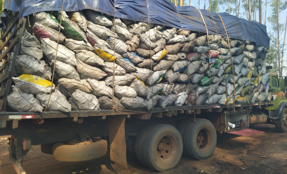 OPERAÇÃO HÓRUS - PCPR e PMPR apreendem cerca de 20 toneladas de carvão vegetal em Querência do Norte  