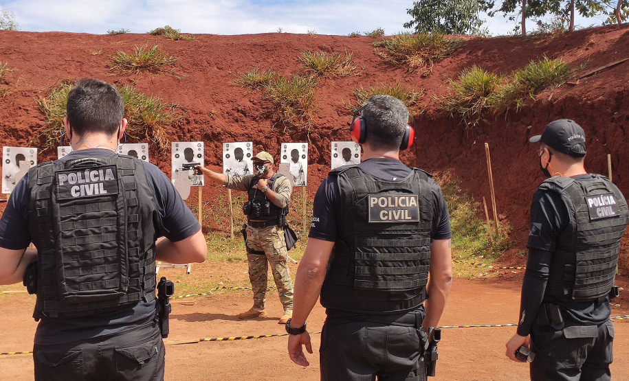 Policiais civis em treinamento