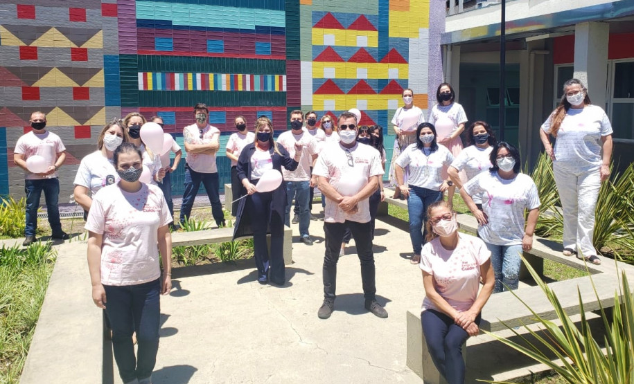 Envolvidos no evento posando para foto