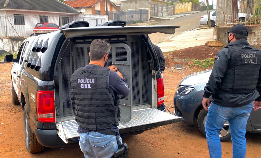 PCPR prende casal suspeito de tráfico de drogas em Ponta Grossa