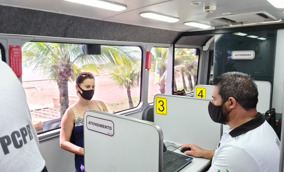 MULHER REGISTRA bo NA DELEGACIA MÓVEL