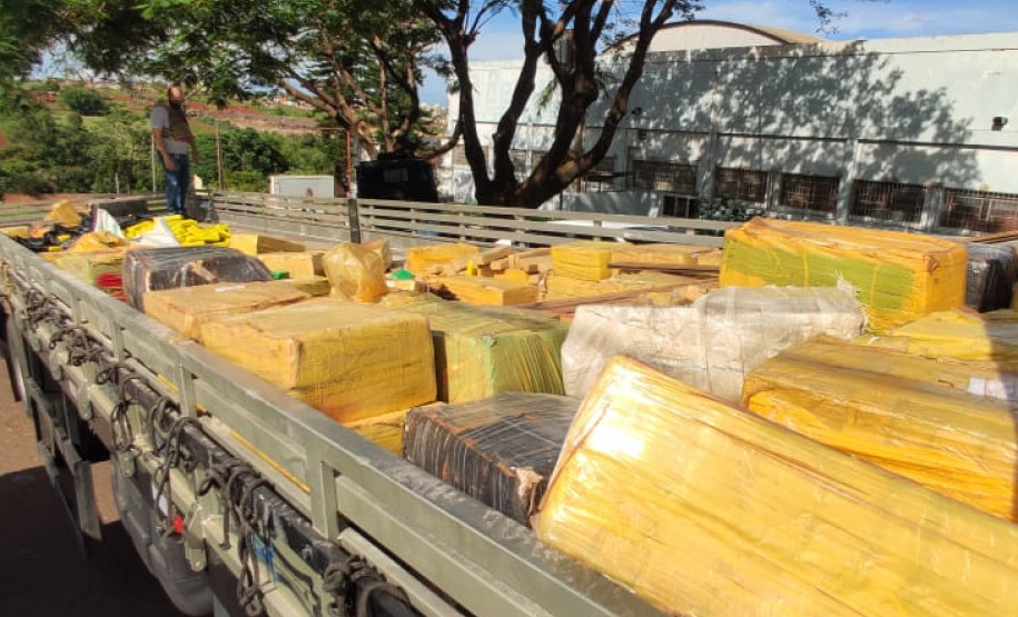 Caminhão com droga apreendida