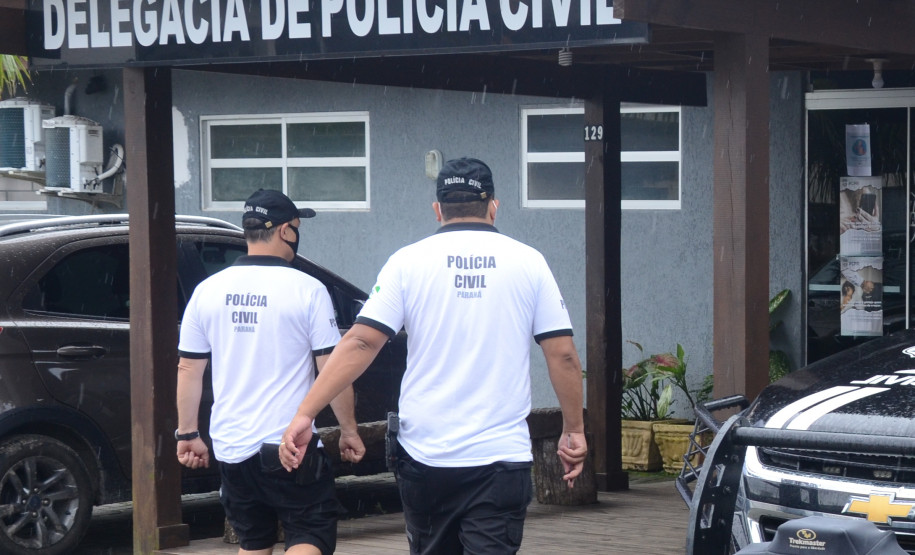 PCPR prende homem em flagrante por maus-tratos a animal em Pontal do Paraná