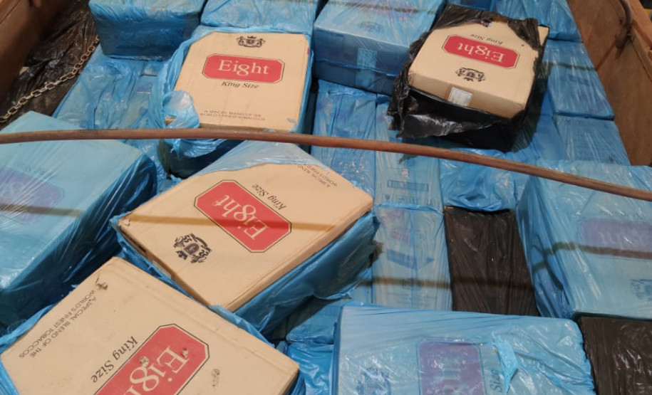 PCPR e PRF apreendem 210 mil maços de cigarros em São Pedro do Iguaçu 