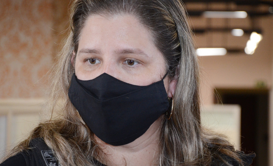 Uma das ganhadoras do concurso concedendo entrevista