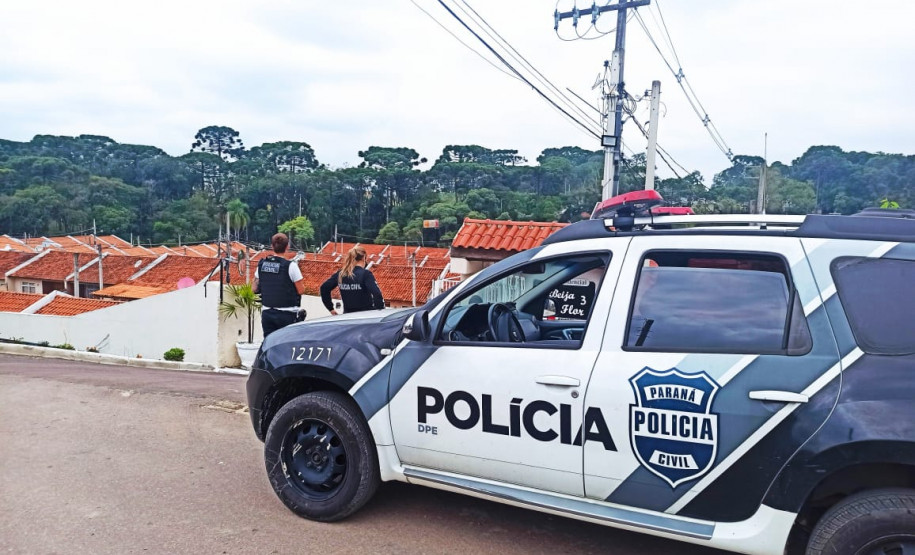 Policiais realizando operação