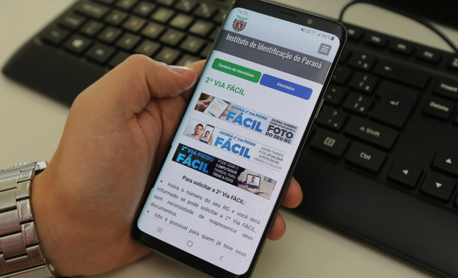 A ferramenta 2ª Via Fácil, serviço oferecido pela Polícia Civil do Paraná (PCPR), evitou que centenas de pessoas saíssem de casa para se deslocar a um posto de atendimento.