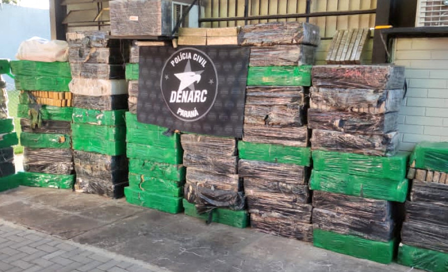 Diversos pacotes de droga apreendida