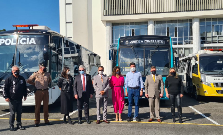 Envolvidos no projeto posando para foto