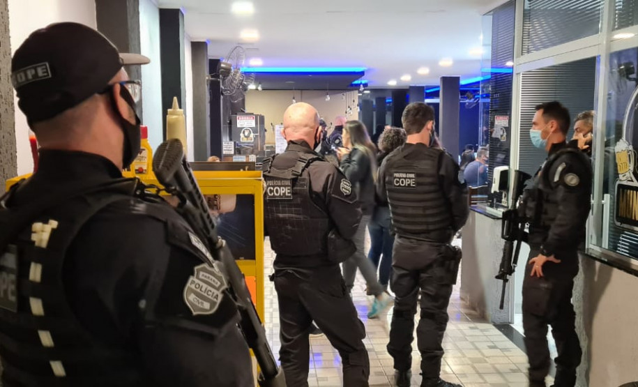 PCPR dispersando aglomeração em Curitiba