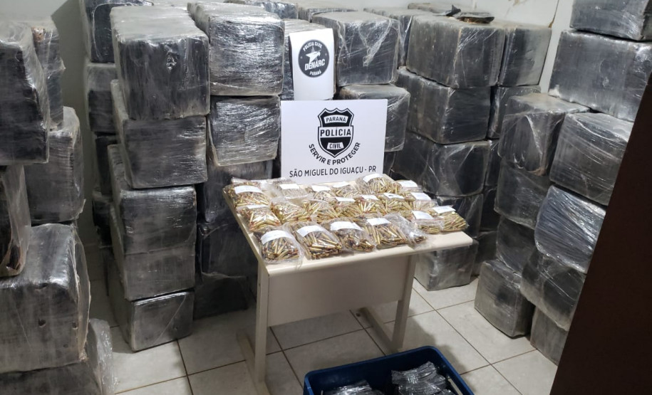 PCPR apreende 2 toneladas de maconha e milhares de munições do crime organizado