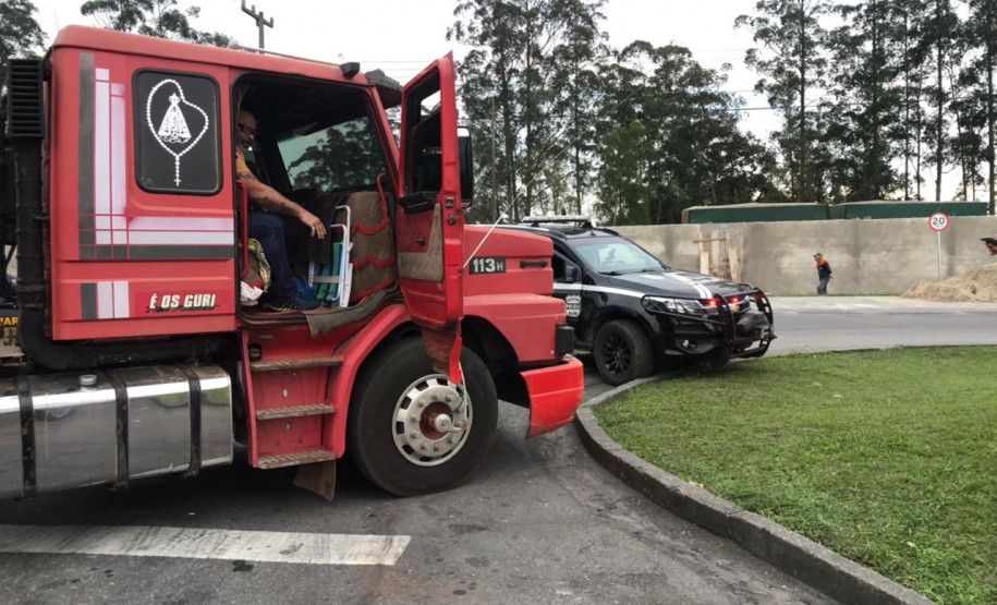 PCPR prende suspeito de adulterar carga de soja com areia em Paranaguá