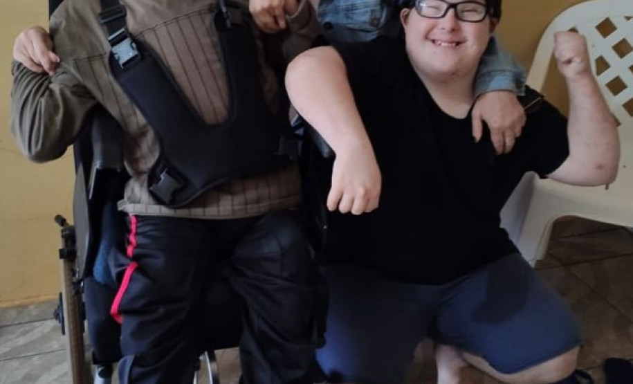 PCPR visita jovem e realiza sonho de conhecer agentes de segurança pública