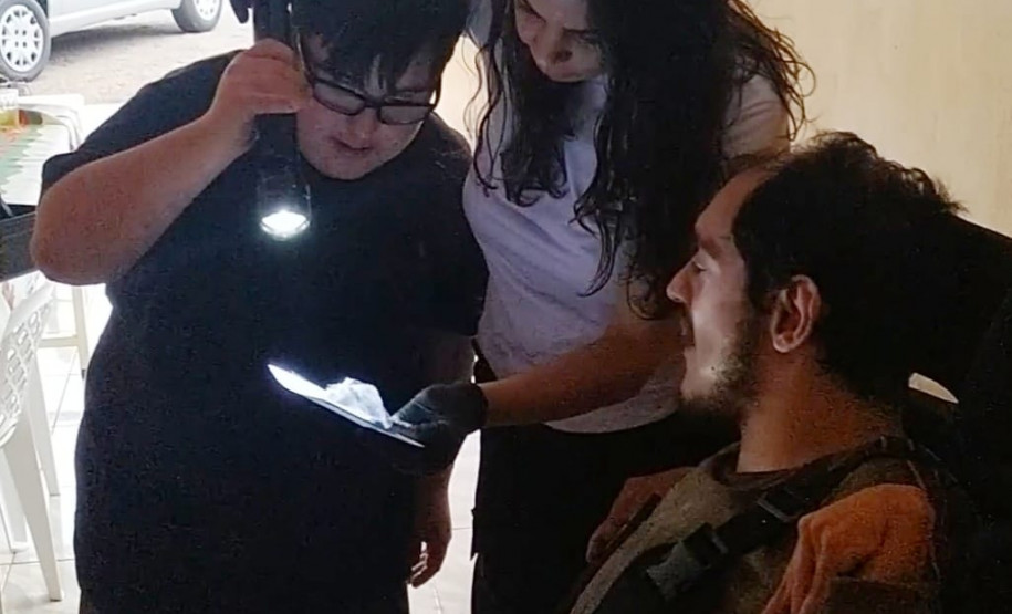 PCPR visita jovem e realiza sonho de conhecer agentes de segurança pública