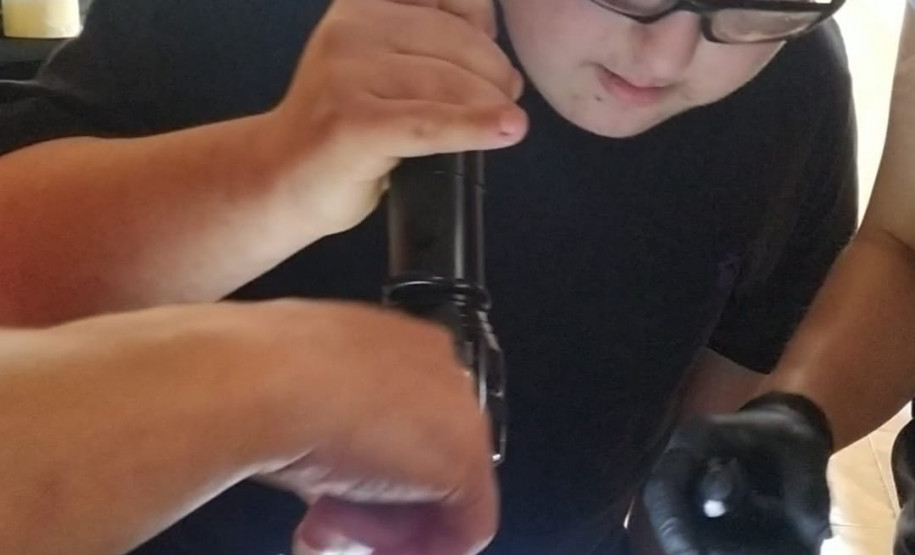 PCPR visita jovem e realiza sonho de conhecer agentes de segurança pública