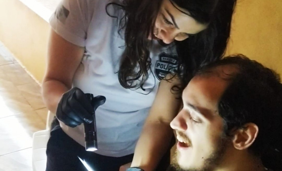 PCPR visita jovem e realiza sonho de conhecer agentes de segurança pública