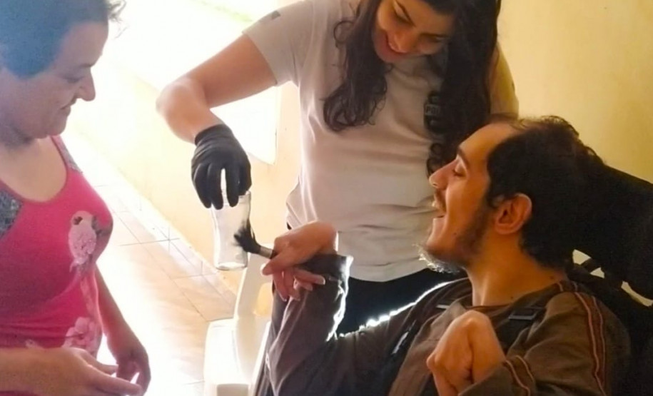 PCPR visita jovem e realiza sonho de conhecer agentes de segurança pública