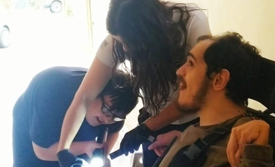 PCPR visita jovem e realiza sonho de conhecer agentes de segurança pública