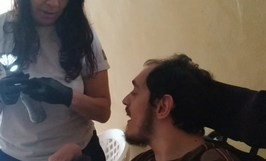 PCPR visita jovem e realiza sonho de conhecer agentes de segurança pública