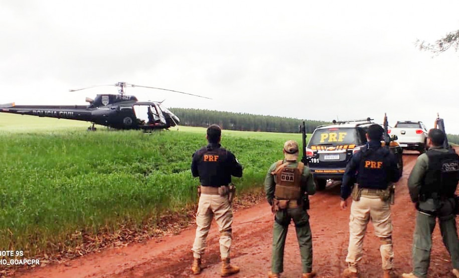 PCPR e PRF apreendem 15 mil maços de cigarro contrabandeados do Paraguai