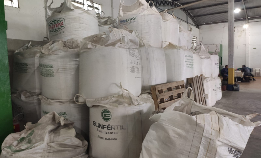 PCPR apreende 111 toneladas de fertilizantes de origem ilícita e prende suspeito em flagrante em Colombo