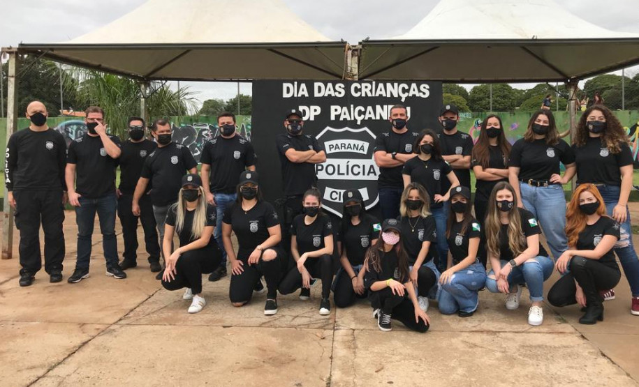 Policiais civis posando para foto