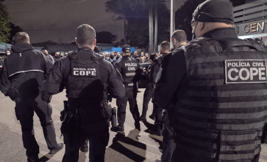 Policiais reunidos para operação