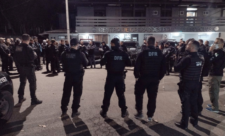Policiais reunidos para operação