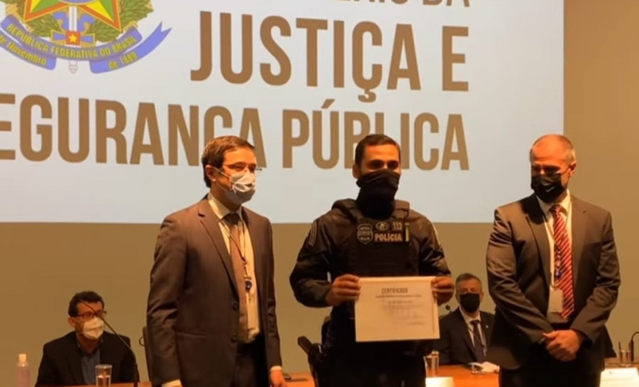 Policiais civis participam de formação em Goiás