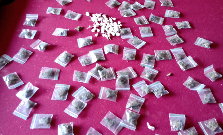 Policiais civis paranaenses apreendem maconha e crack em Colombo