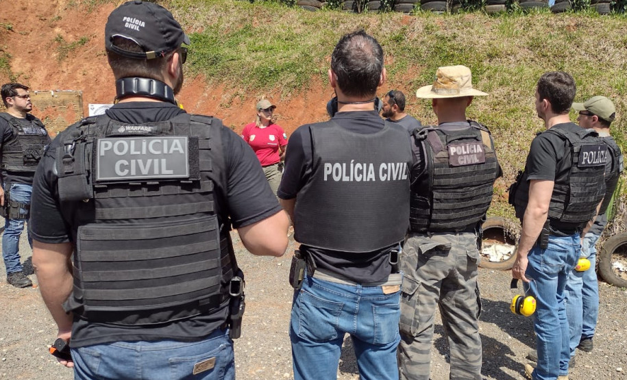 Policiais em treinamento