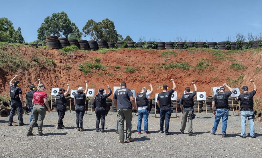 Policiais em treinamento