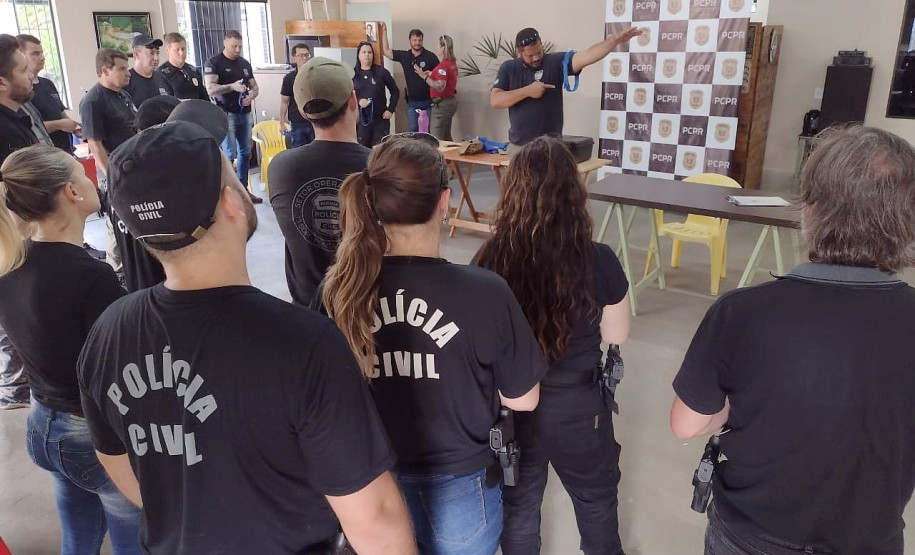 Policiais em treinamento