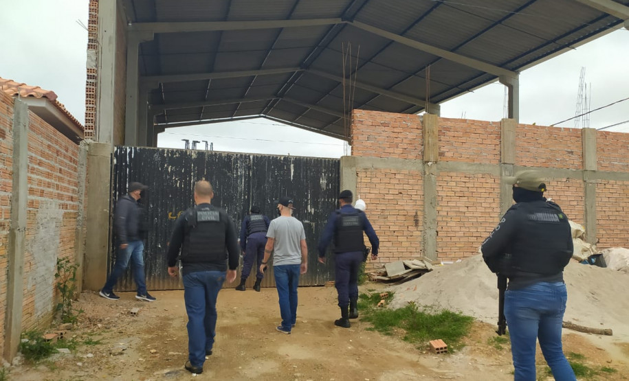 Policiais civis fiscalizam comércio e apreendem material receptado em Castro