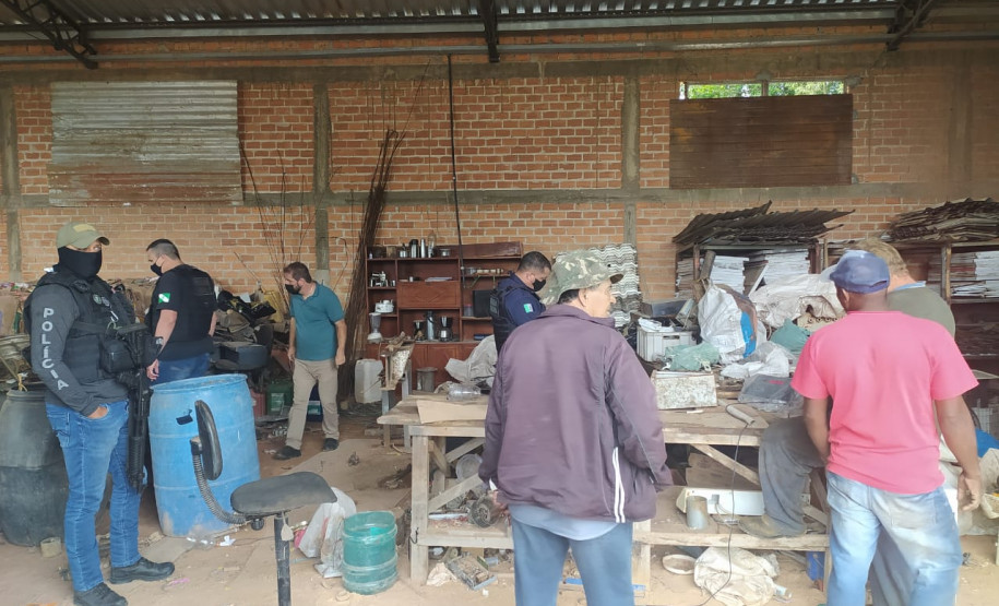 Policiais civis apreendem fiação elétrica