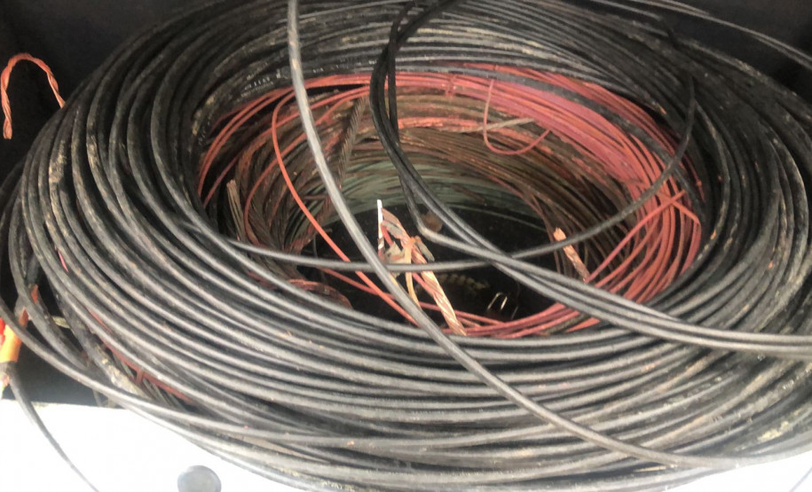 Rolos de fios elétricos são apreendidos em Guaratuba