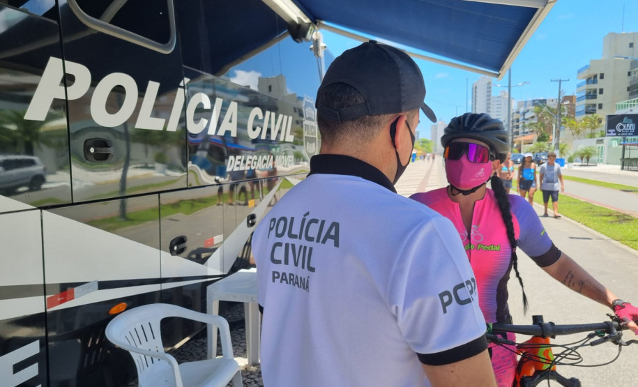 PCPR atende veranistas com delegacia móvel durante o Natal em Matinhos