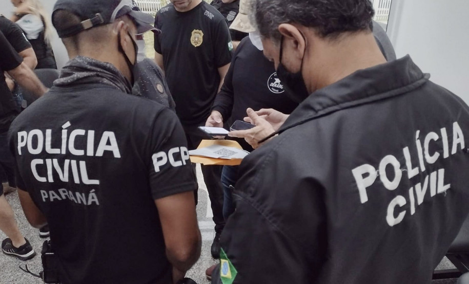 Policiais civis reunidos