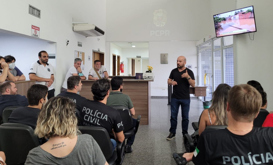 Policiais civis reunidos para capacitação