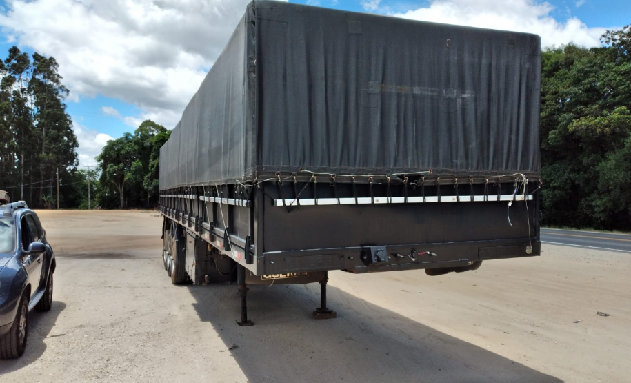 PCPR recupera um caminhão reboque em Palmeira