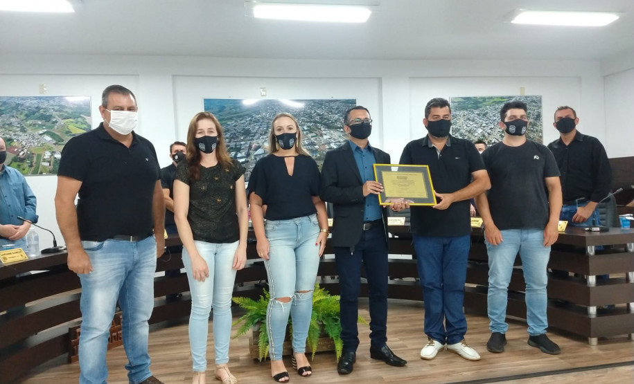 Policiais civis de Barracão são homenageados