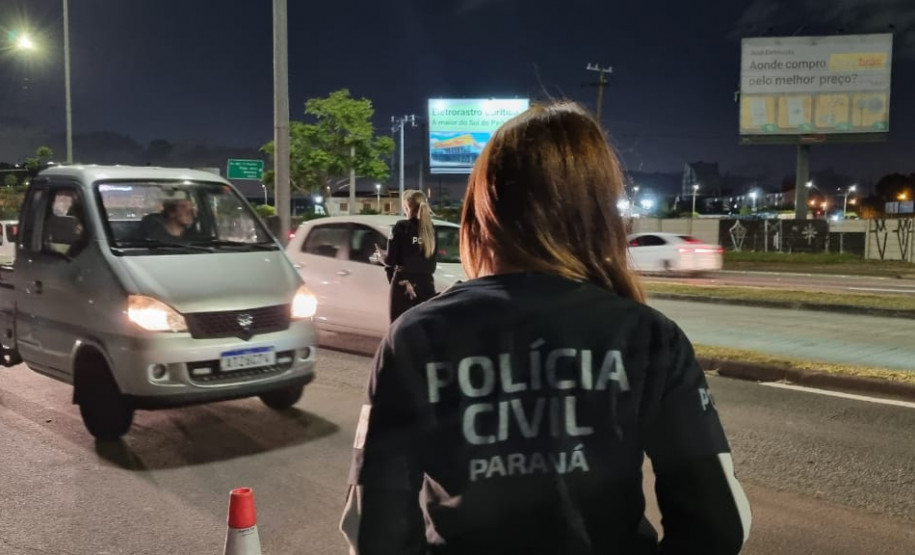 Policiais civis paranaenses integram ação fiscalizatória na Capital