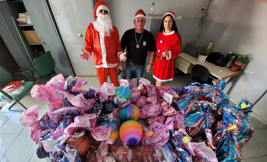 Brinquedos e doces são doados em ação social na RMC