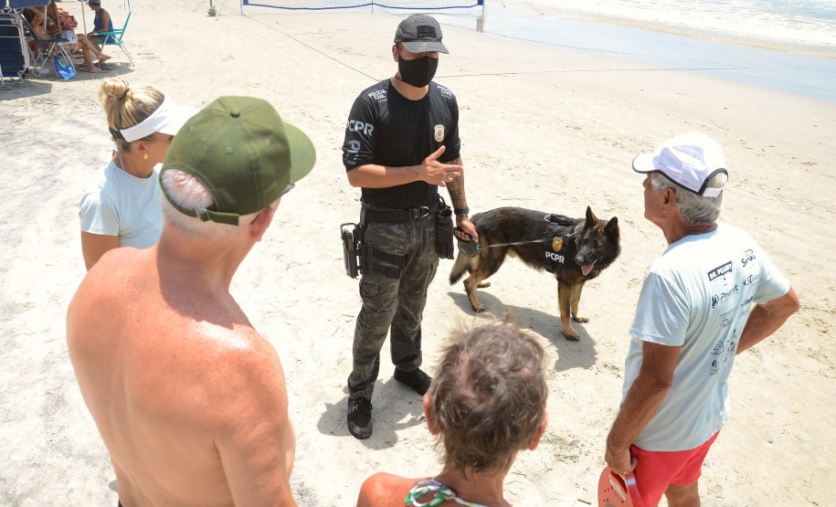 Caes policiais da PCPR no litoral
