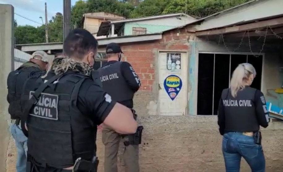 policiais civis em operação