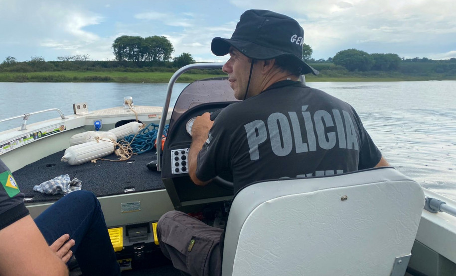 Policiais civis em patrulhamento