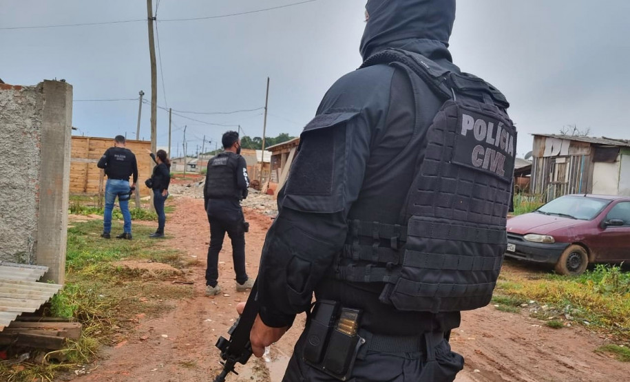 Policiais civis em operação nas ruas